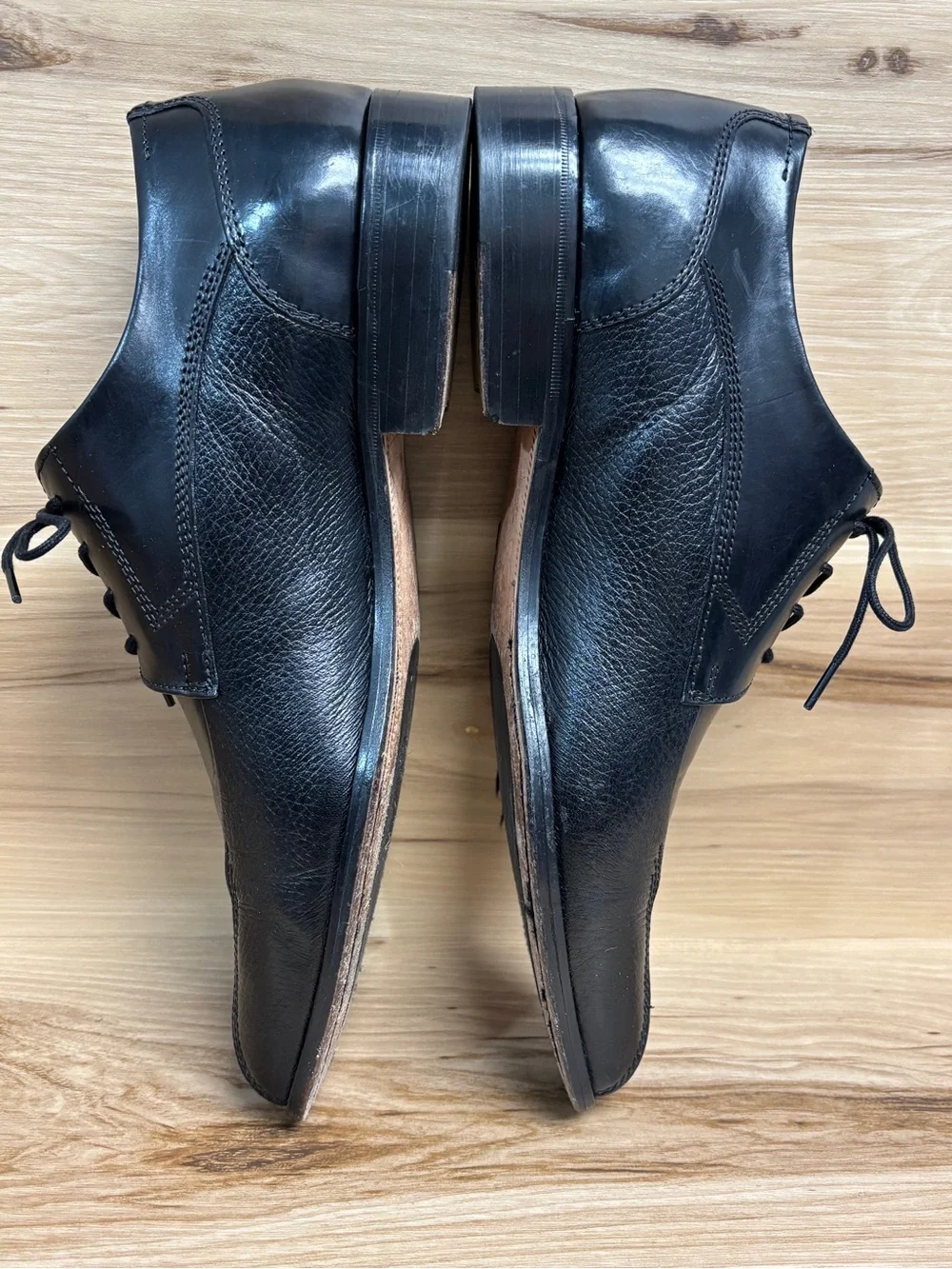 Johnston & Murphy dress shoes featuring smooth and textured leather size 11